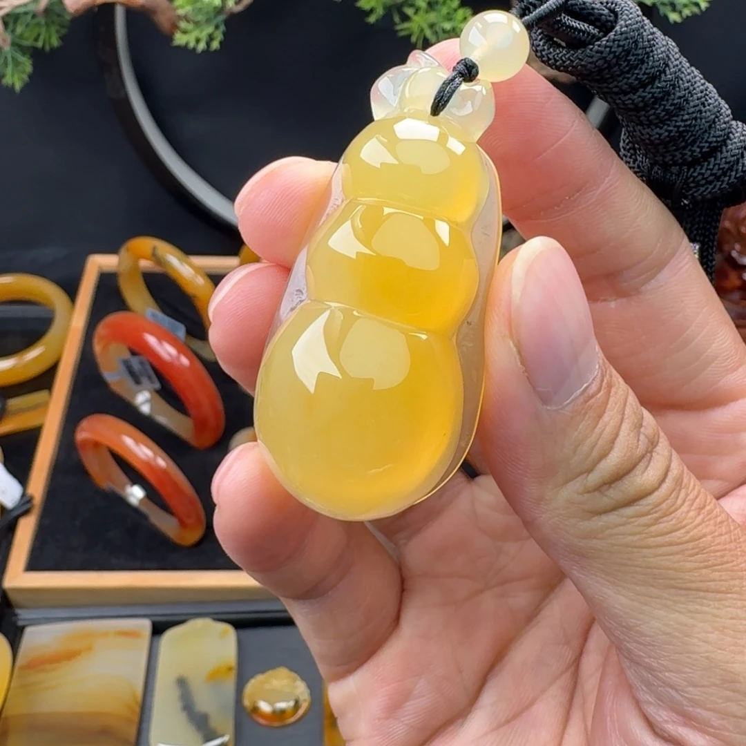 石英质玉（黄龙玉）未镶嵌吊坠(不含链)