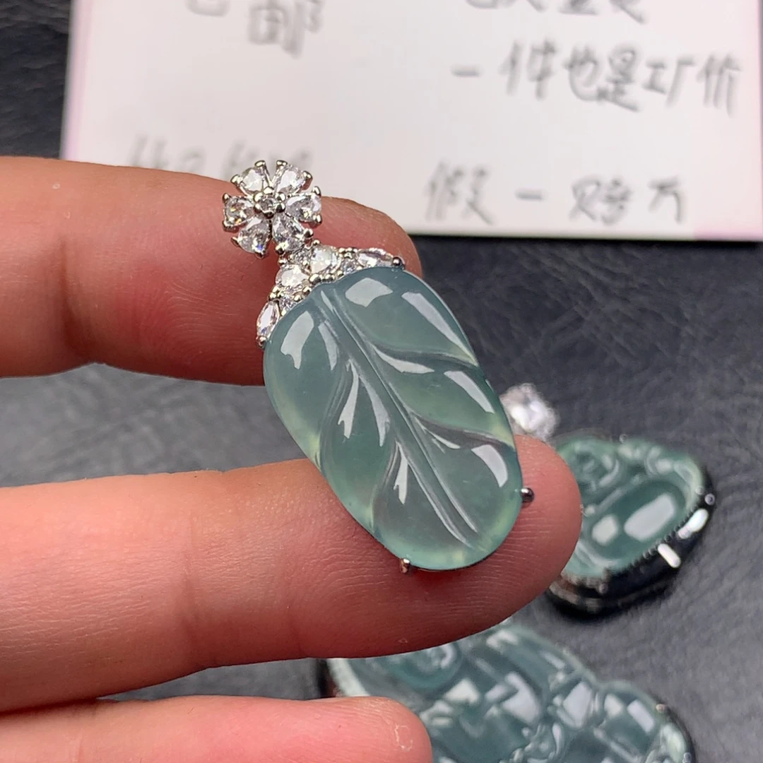 翡翠未镶嵌颈饰叶子
