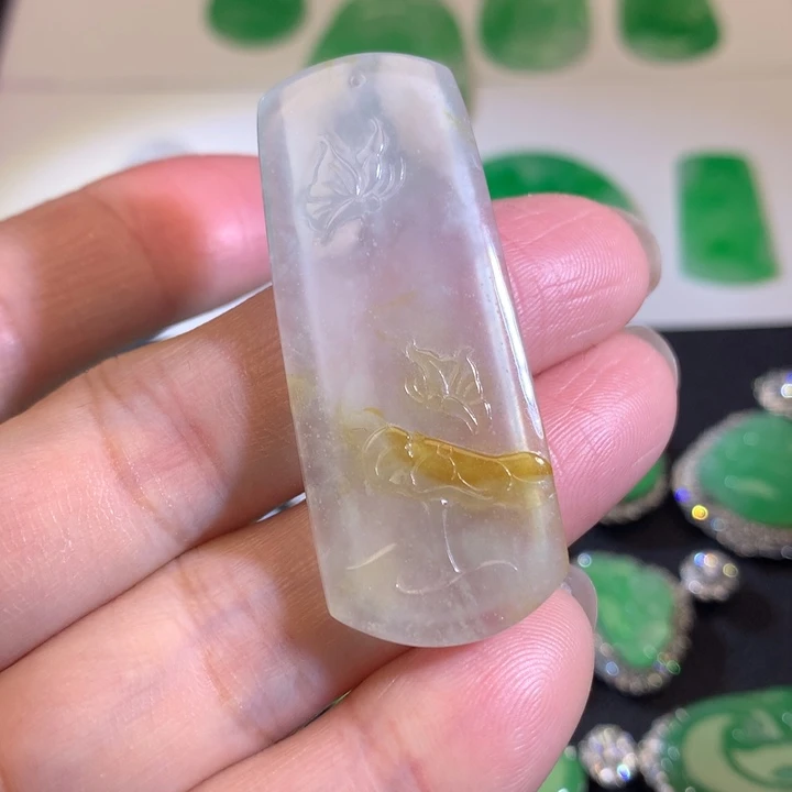 翡翠未镶嵌套链牌子