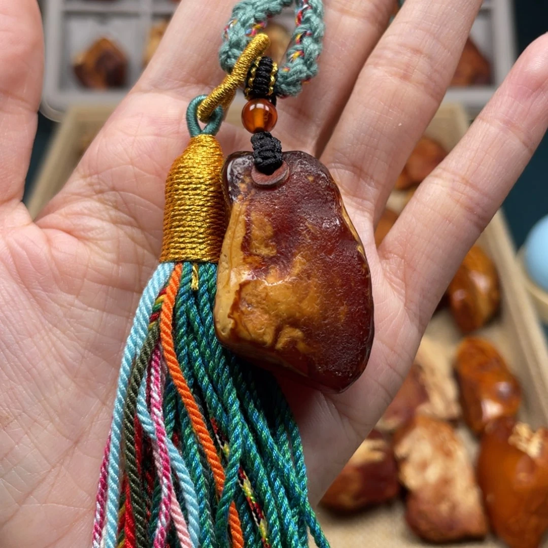 未镶嵌琥珀珠宝奇石