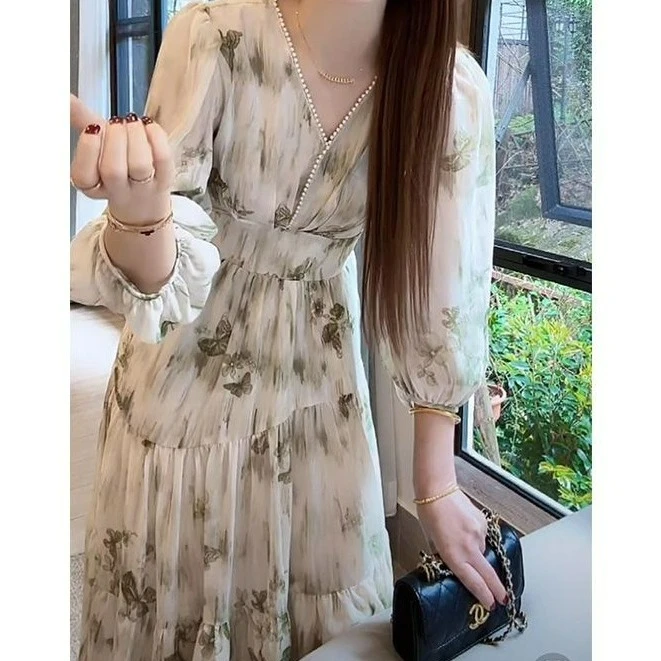 茶歇连衣裙女2025夏季新款法式气质时尚钉珠碎花淡雅绿色显瘦裙子