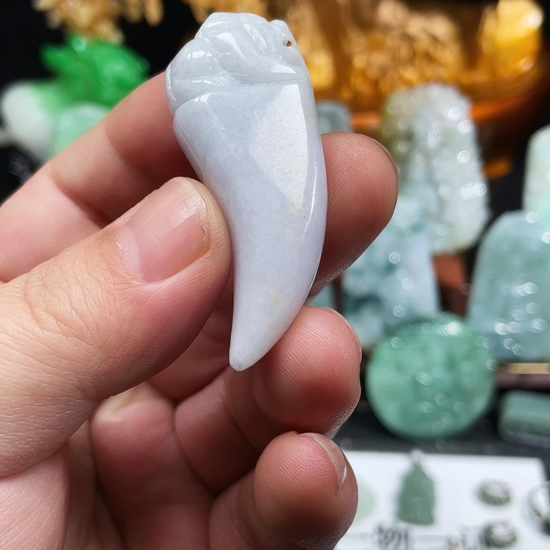 翡翠未镶嵌颈饰龙牙貔貅