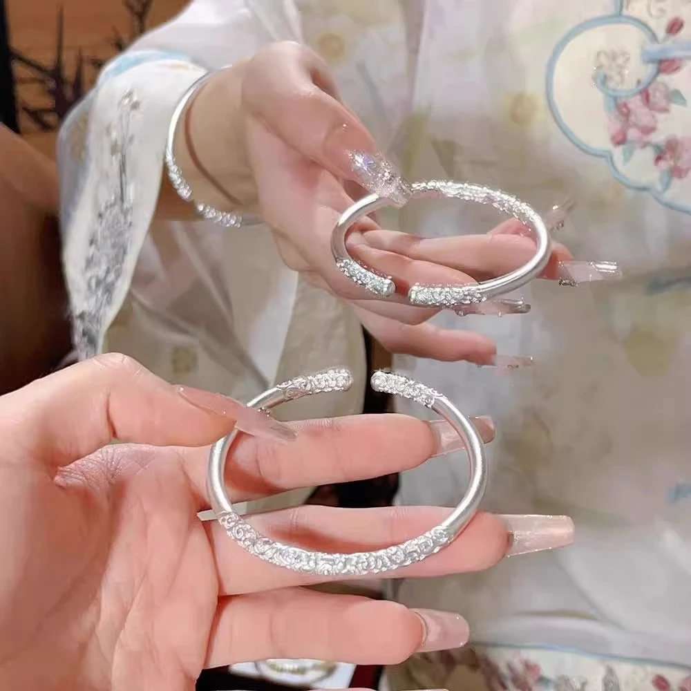 金箍棒卷草纹开口简约