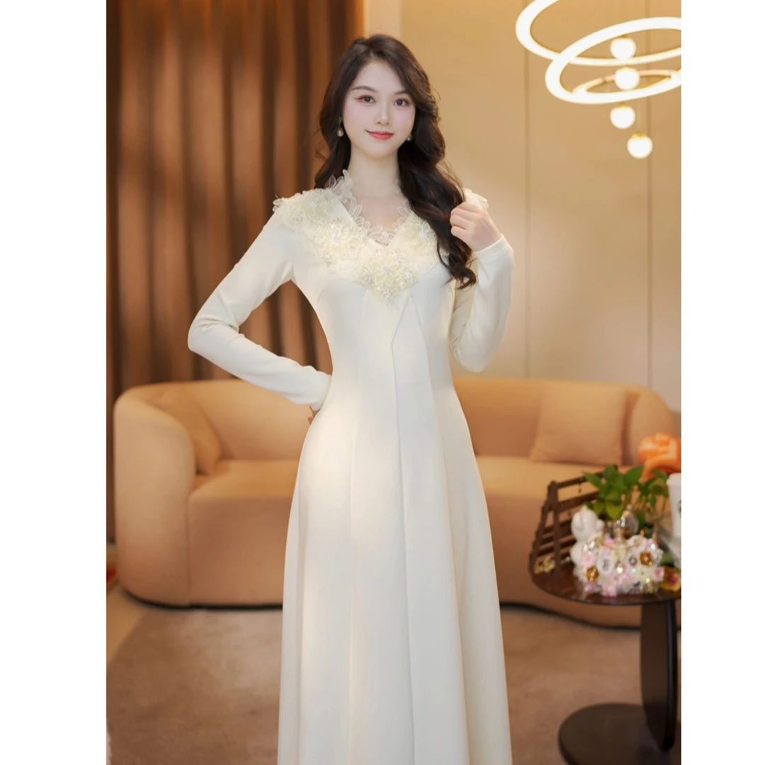 七七-【婉颜】端庄优雅长袖礼服设计感重工花边领气质连衣裙-LQ109