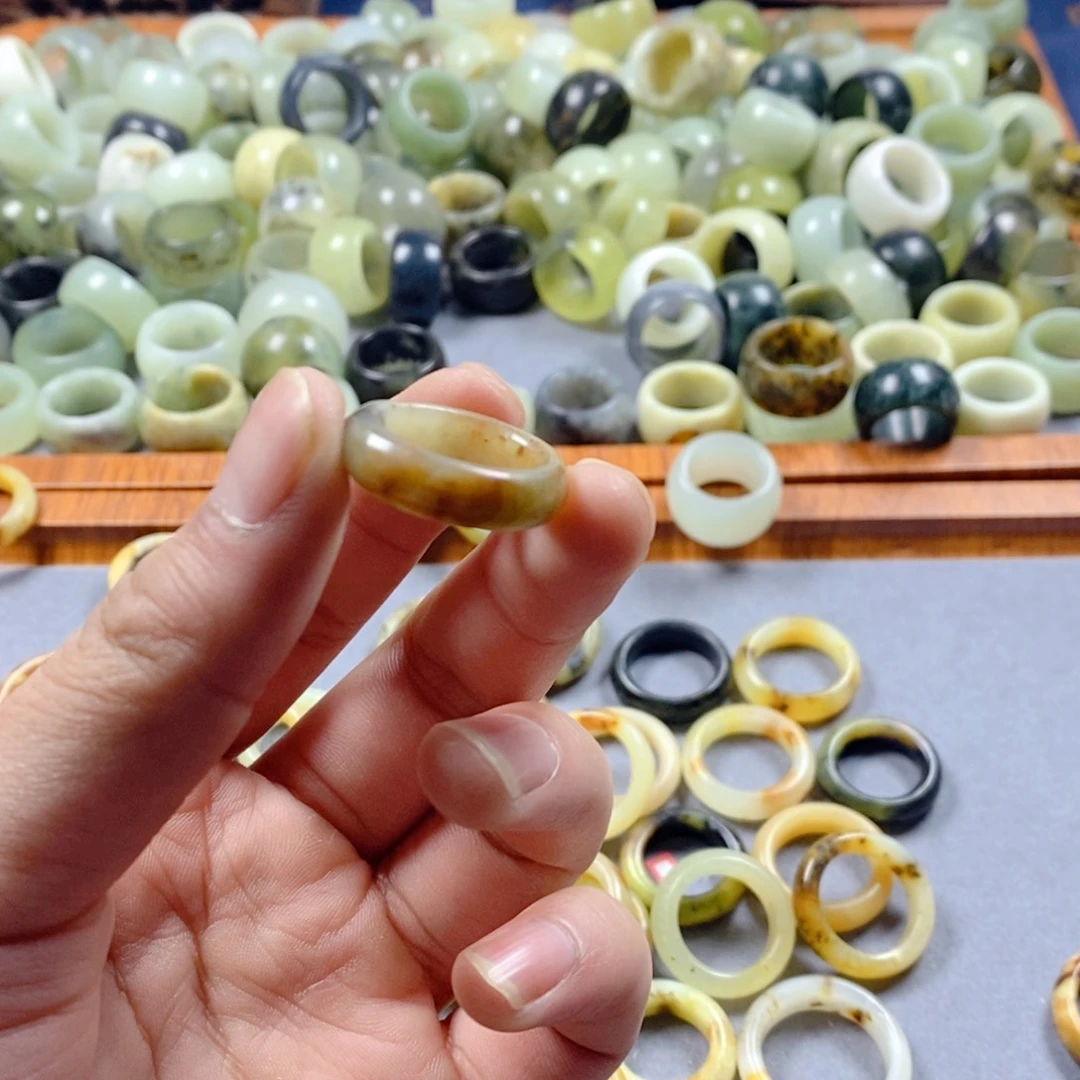 蛇纹石玉未镶嵌戒指108。