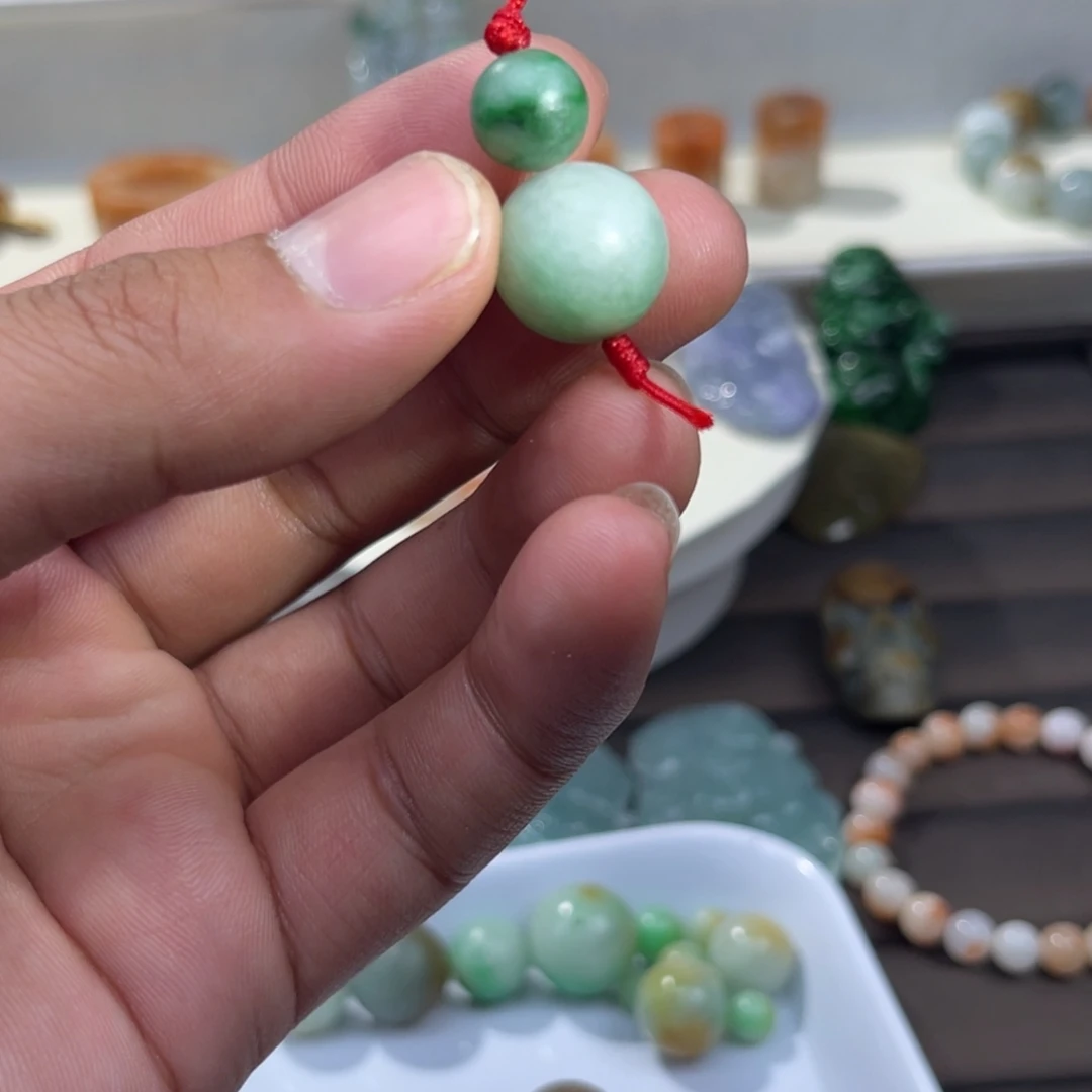 翡翠散珠带色珠子