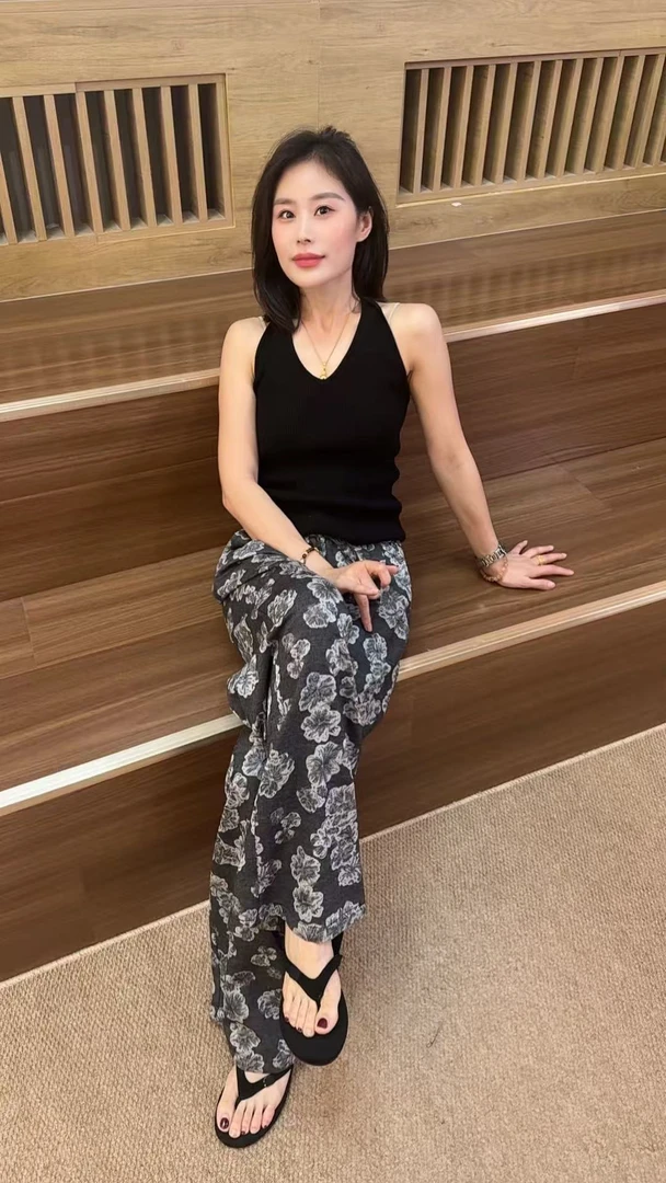 Miss Huo 跨脖针织吊带 A  U781