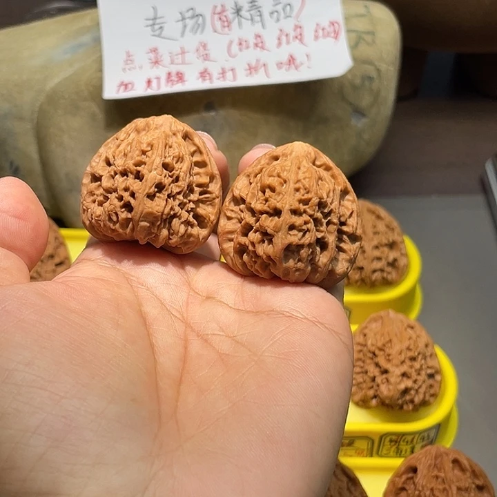 抖***哥文玩核桃把件44号，38尺全品正尖三角疆