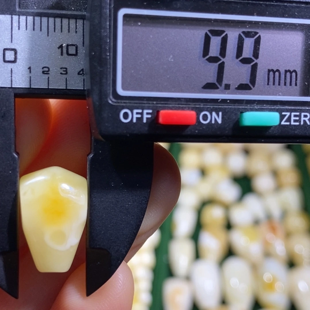 蜜蜡未镶嵌裸石配饰