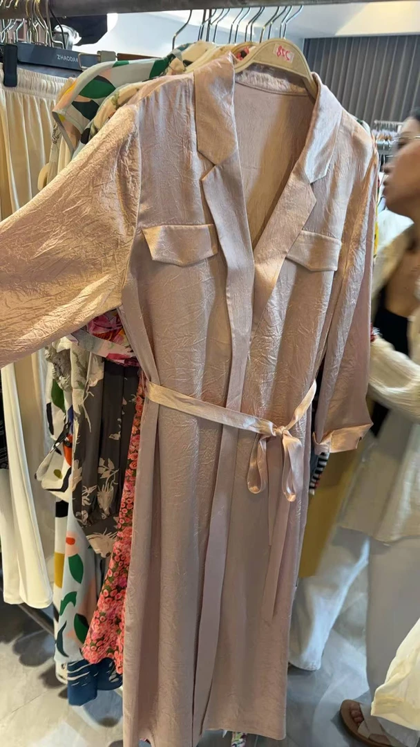 陌妆品牌新款桑蚕丝连衣裙B603