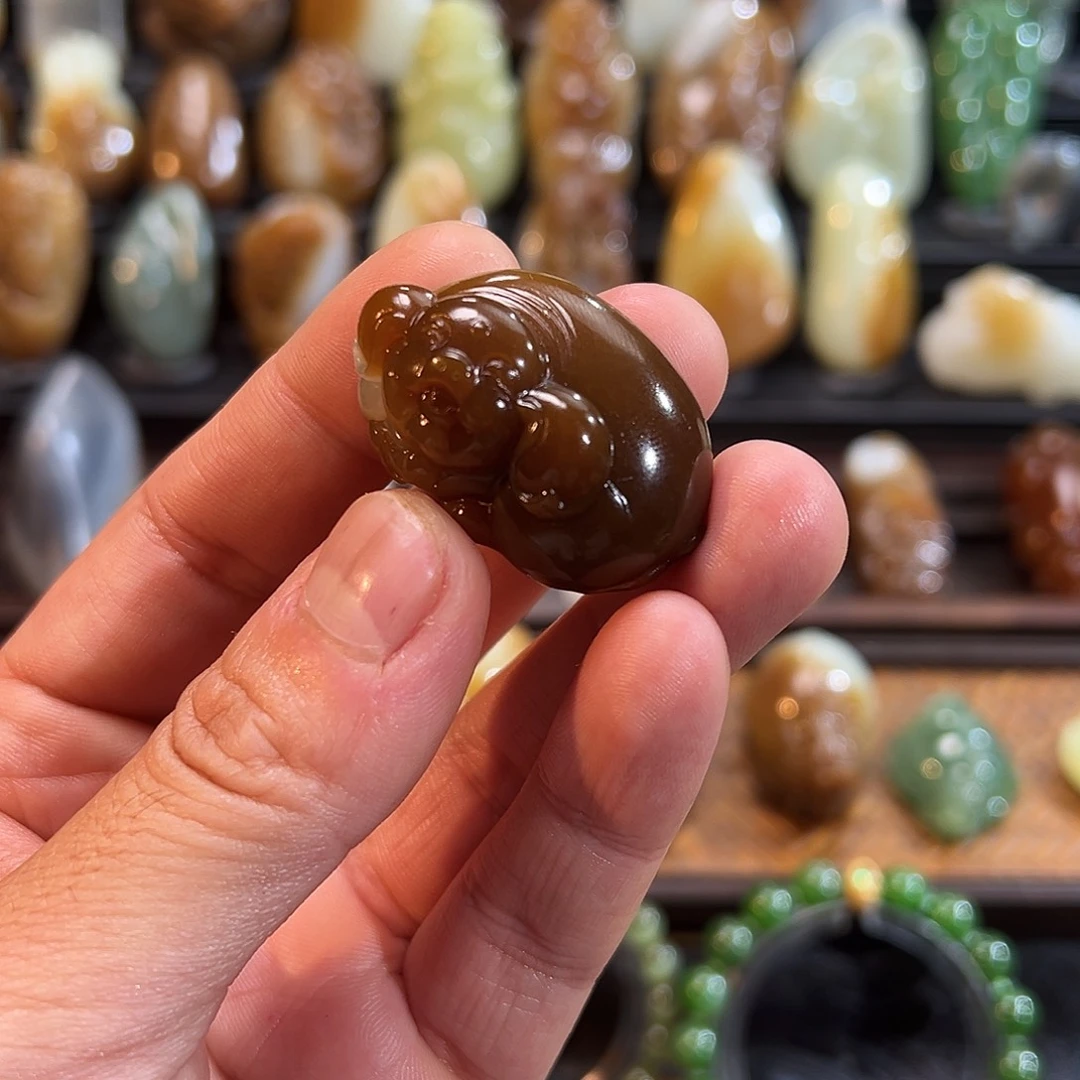 近***者和田玉未镶嵌颈饰