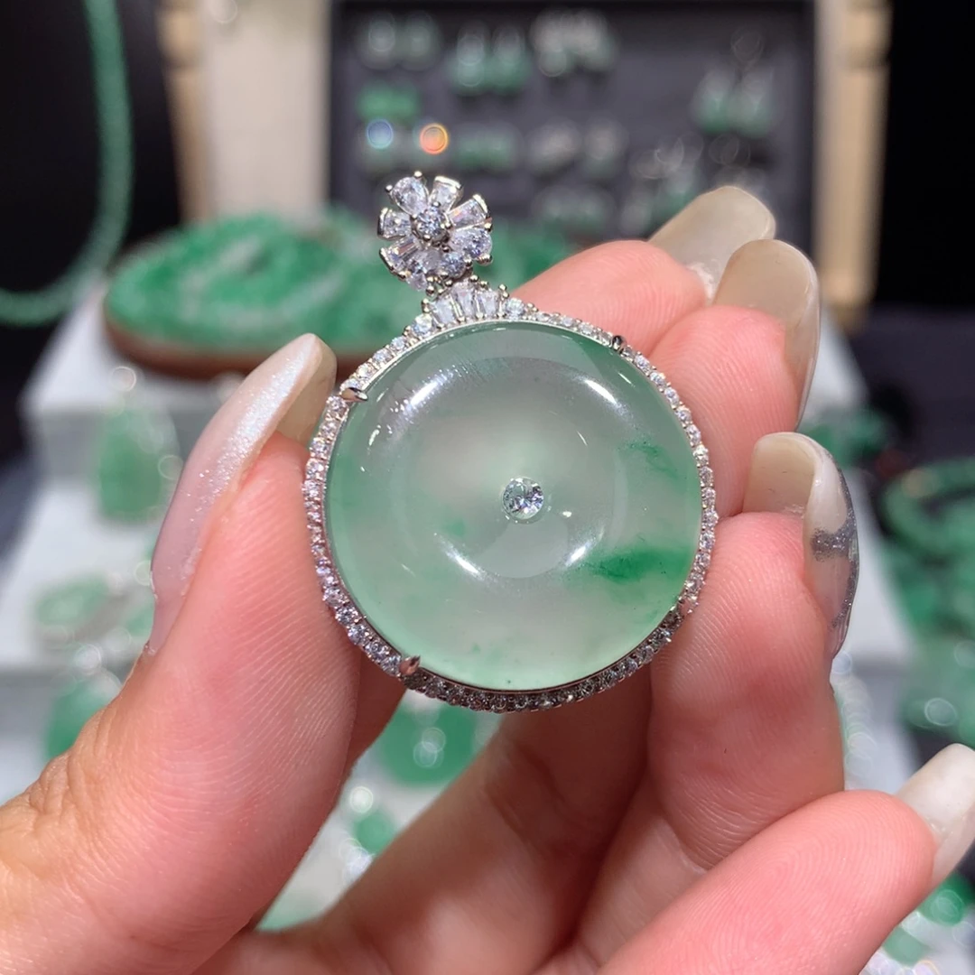 颈饰银S925镶嵌石英质玉（非洲翠）l****萍