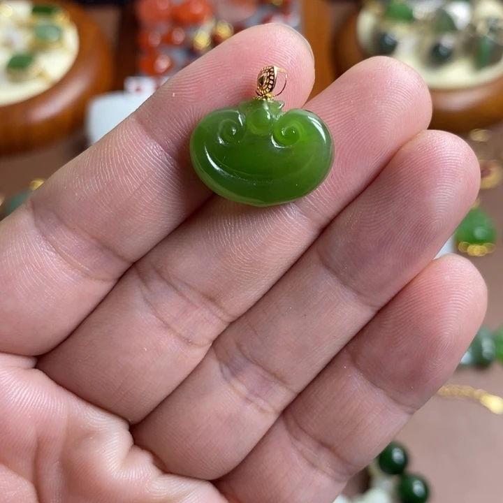 和田玉18K金镶嵌颈饰