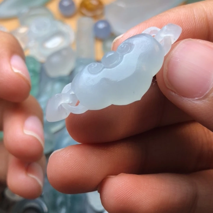 定制翡翠未镶嵌挂件