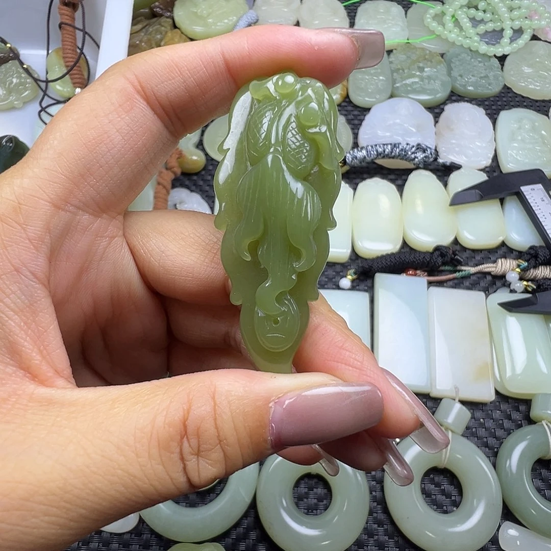 和田玉未镶嵌颈饰卡60