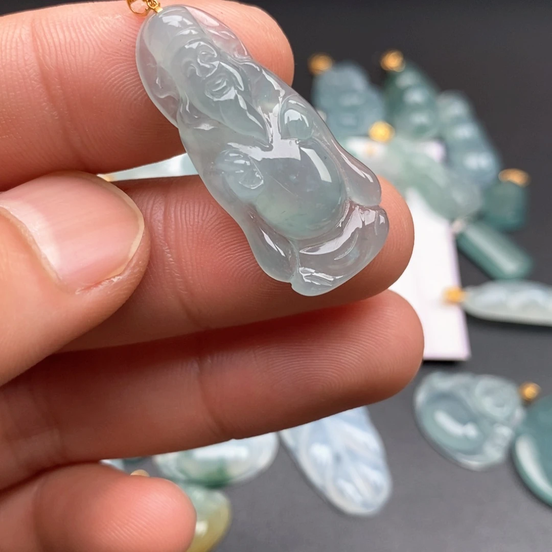 颈饰18K金镶嵌翡翠