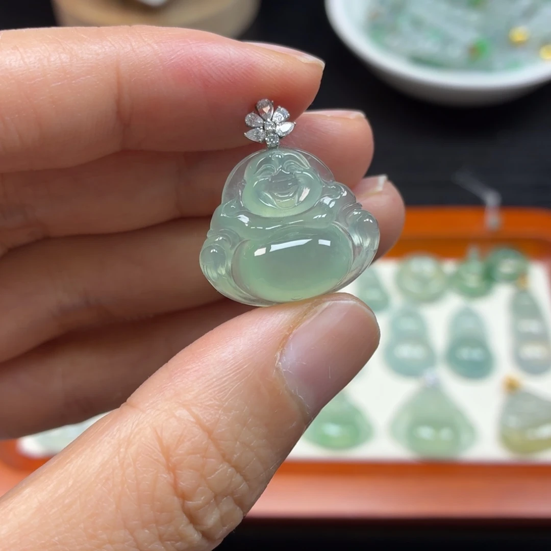 翡翠18K金镶嵌颈饰佛公