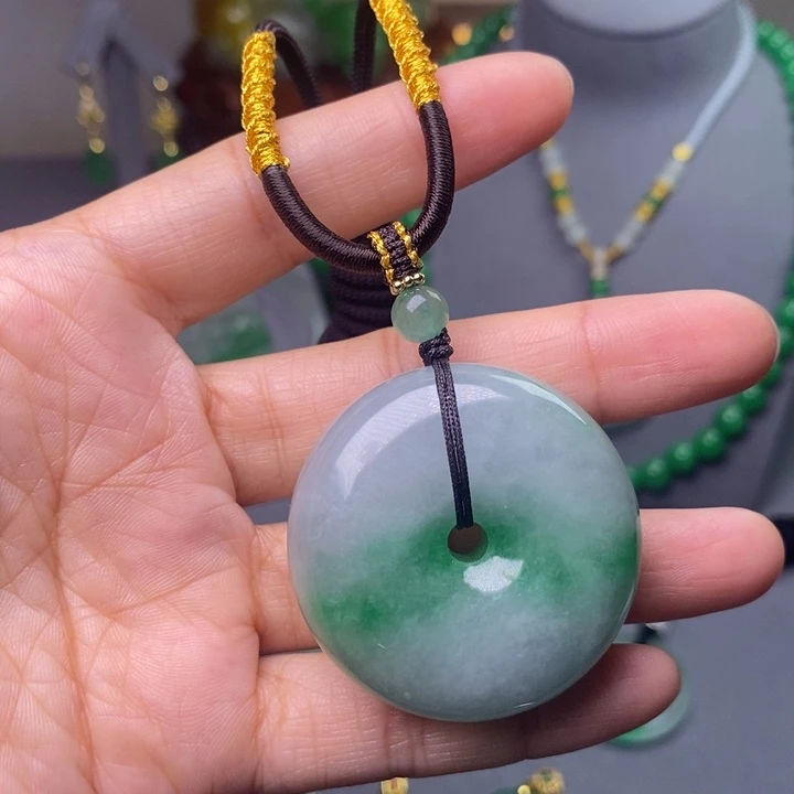 翡翠未镶嵌吊坠(赠链)