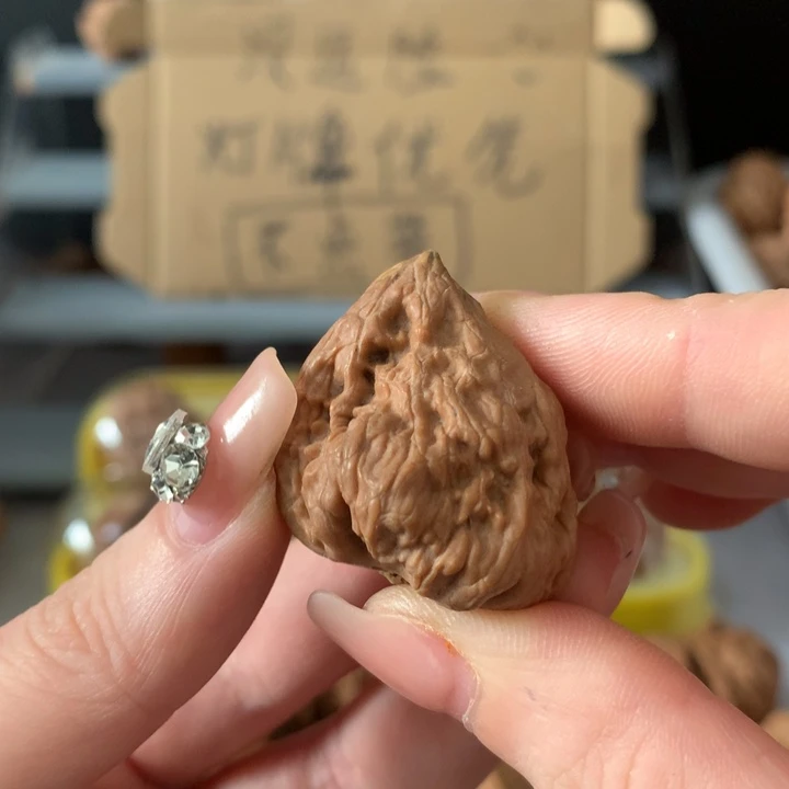 ****吊坠文玩核桃异形单只，有瑕疵