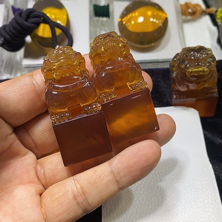 未镶嵌颈饰琥珀俊*一
