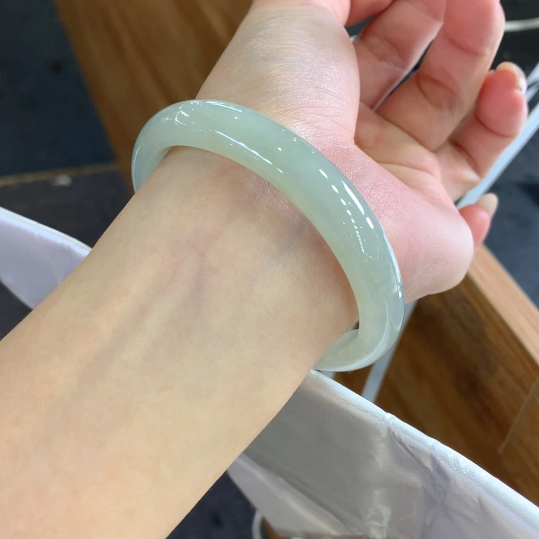 翡翠未镶嵌手镯天然Ａ货翡翠56贵妃