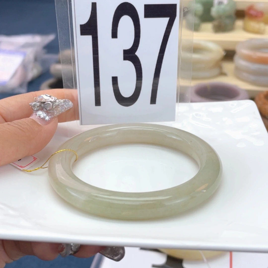 【闪购商品】石英质玉手镯未镶嵌