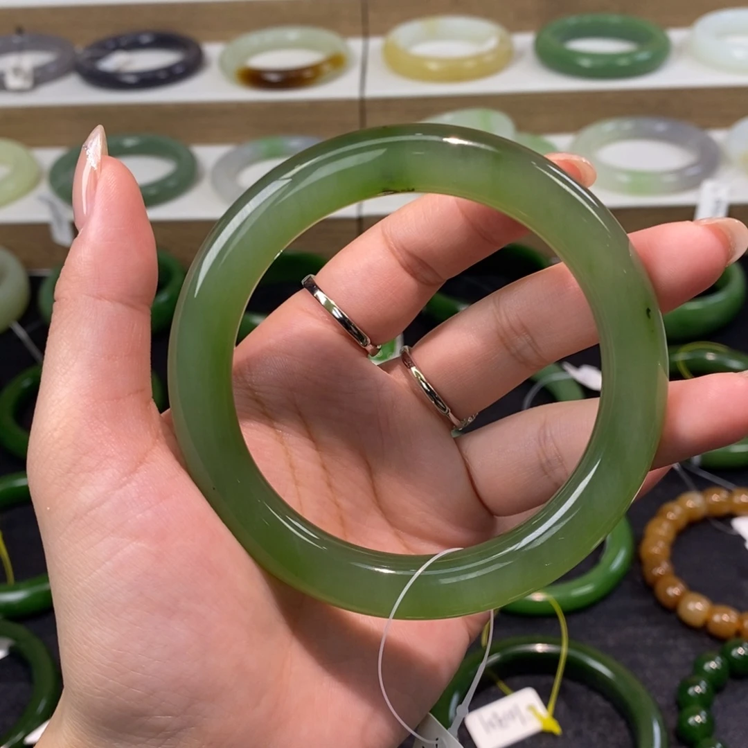 和田玉（碧玉）未镶嵌手镯