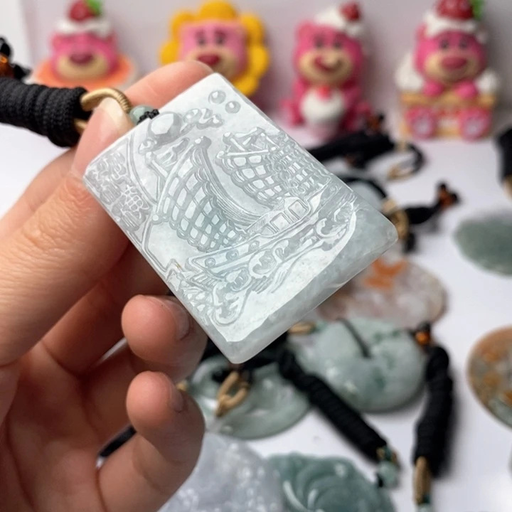 翡翠未镶嵌颈饰翡翠