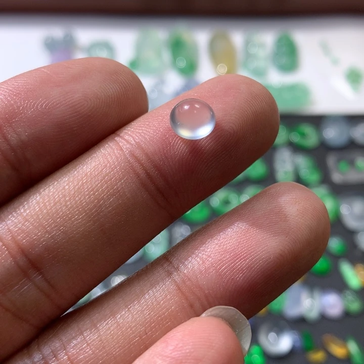 翡翠散珠白冰蛋面