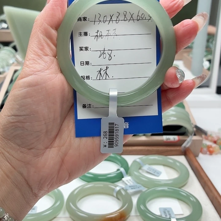 枫***雨未镶嵌手镯石英岩玉