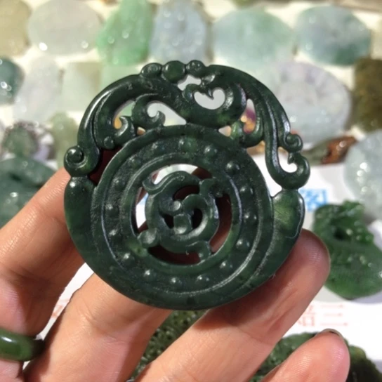 颈饰未镶嵌和田玉（碧玉）双面工