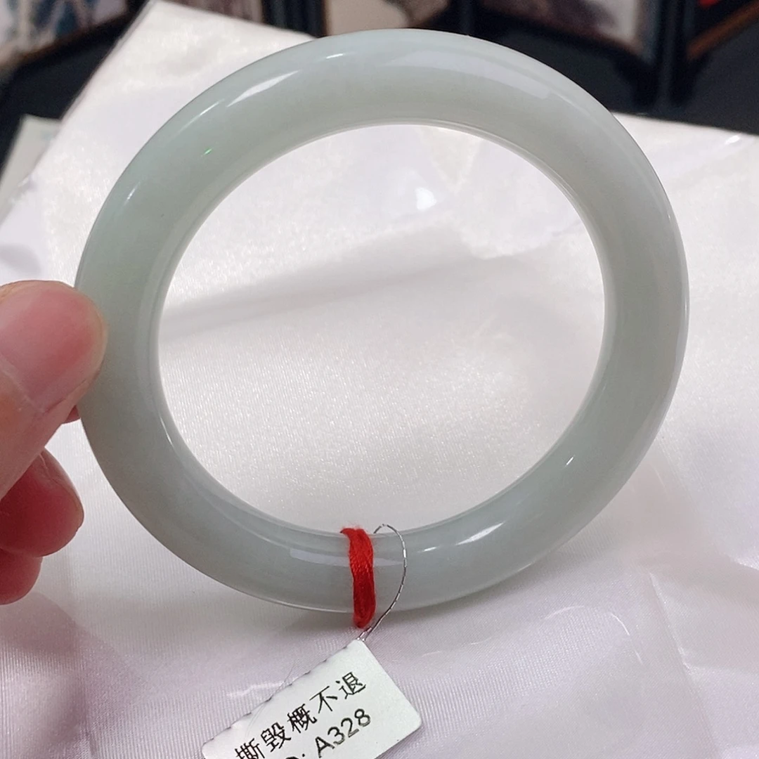 翡翠未镶嵌手镯（圆镯）