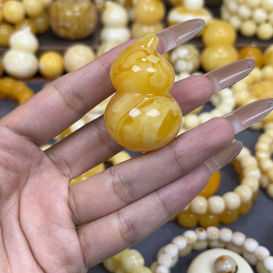 手串琥珀未镶嵌……