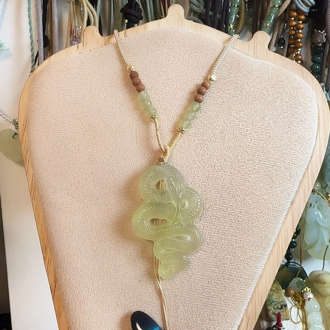 蛇纹石玉合金颈饰