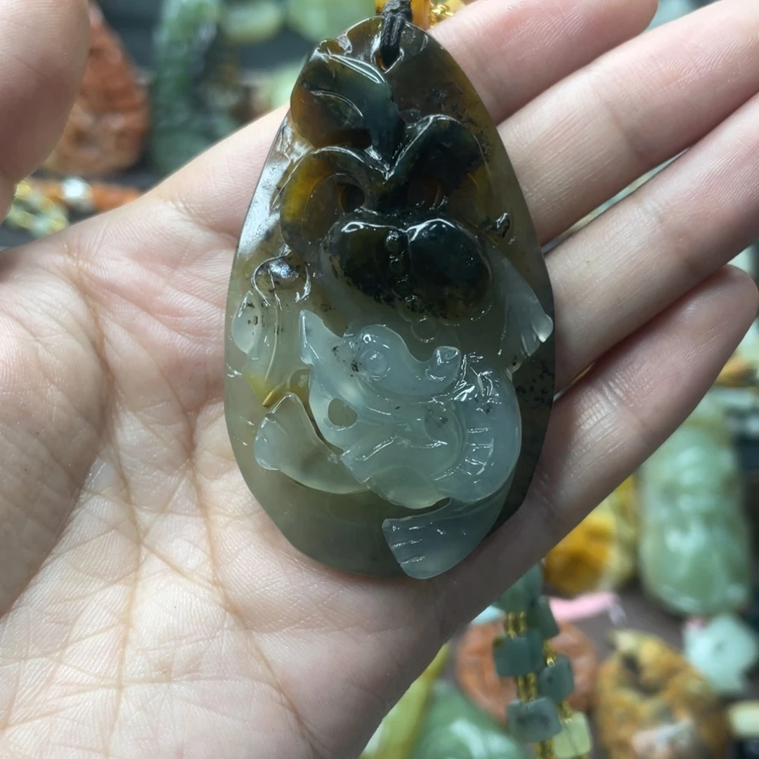 蛇纹石玉未镶嵌颈饰