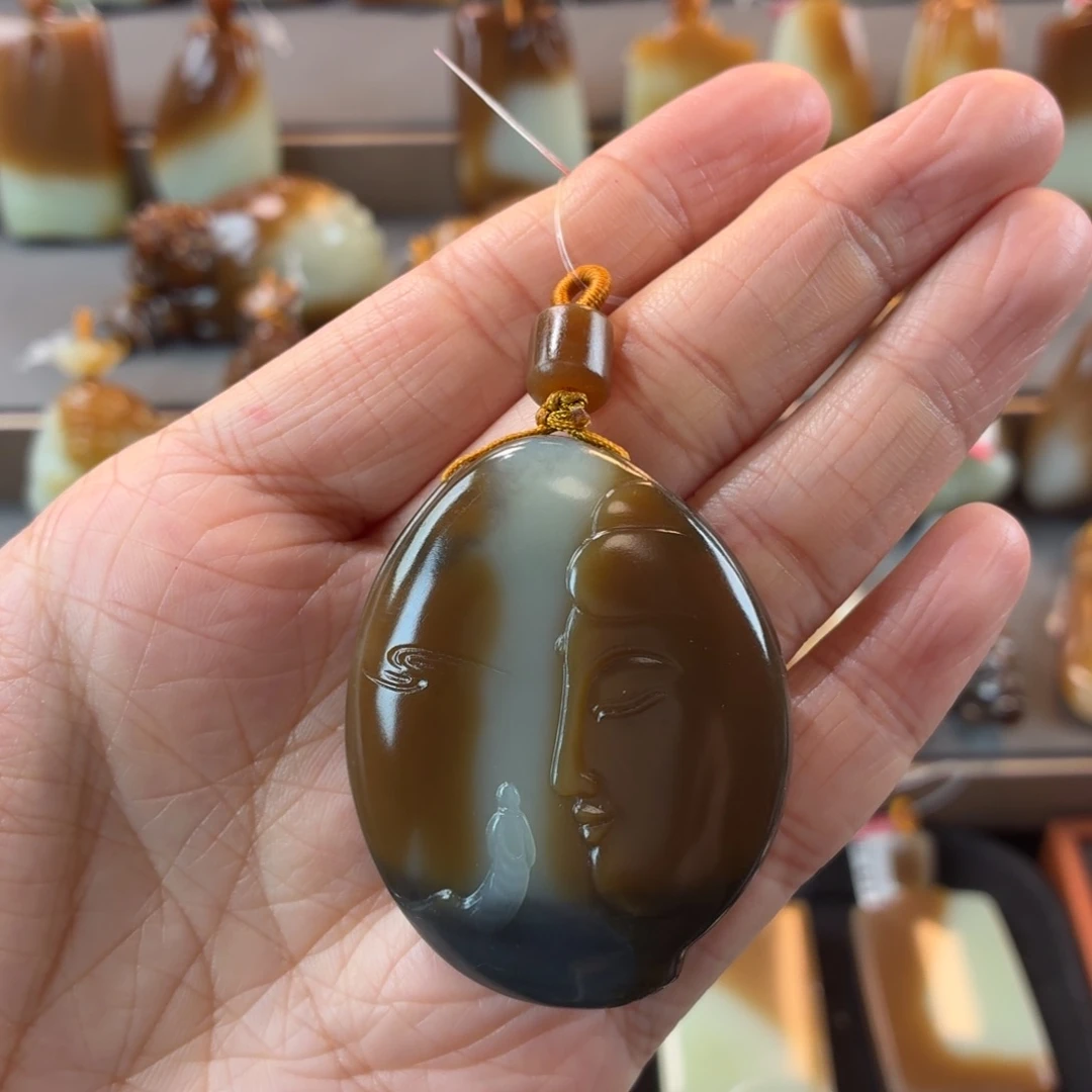 九***光和田玉未镶嵌颈饰