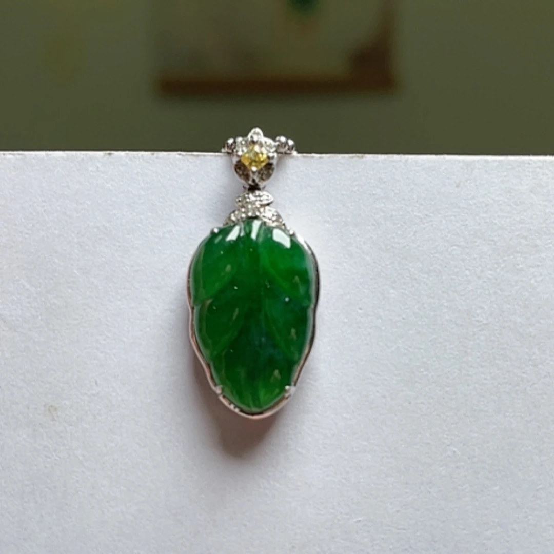 【闪购商品】吊坠(不含链)18K金镶嵌翡翠