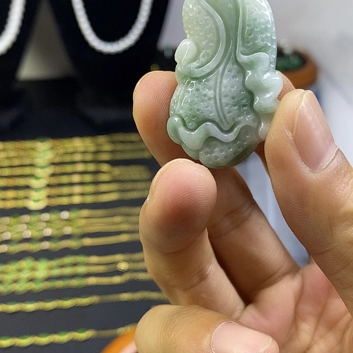 颈饰未镶嵌翡翠玉白菜