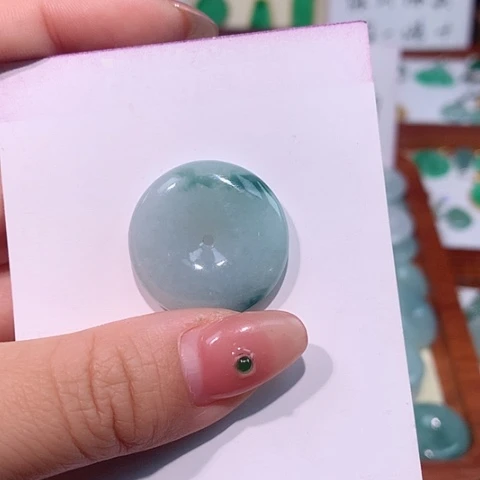 颈饰未镶嵌翡翠平安扣