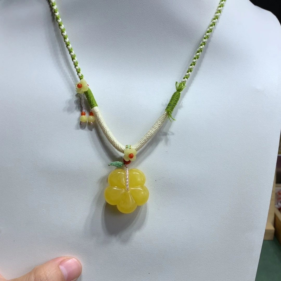 蜜蜡未镶嵌颈饰花