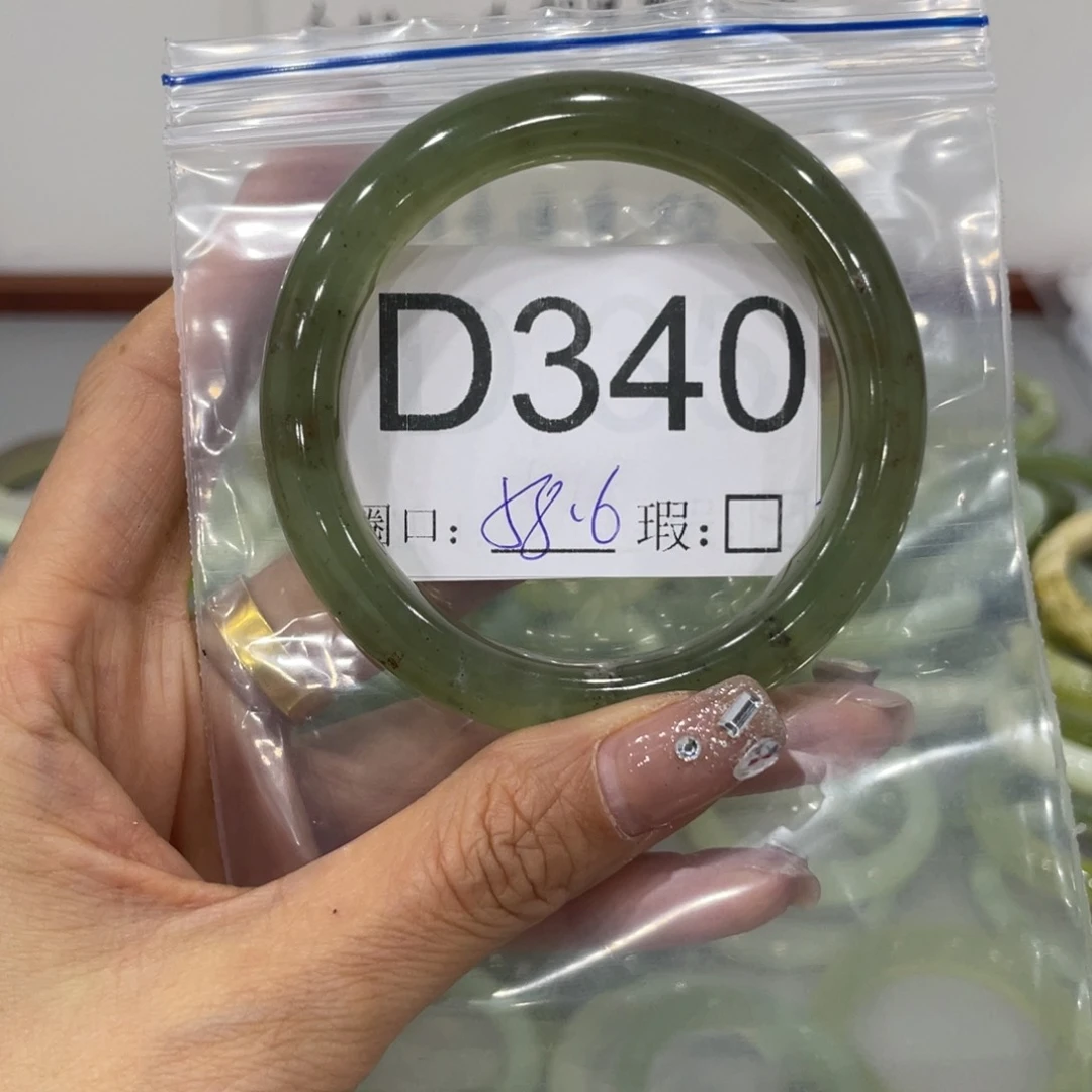 未镶嵌蛇纹石玉颈饰