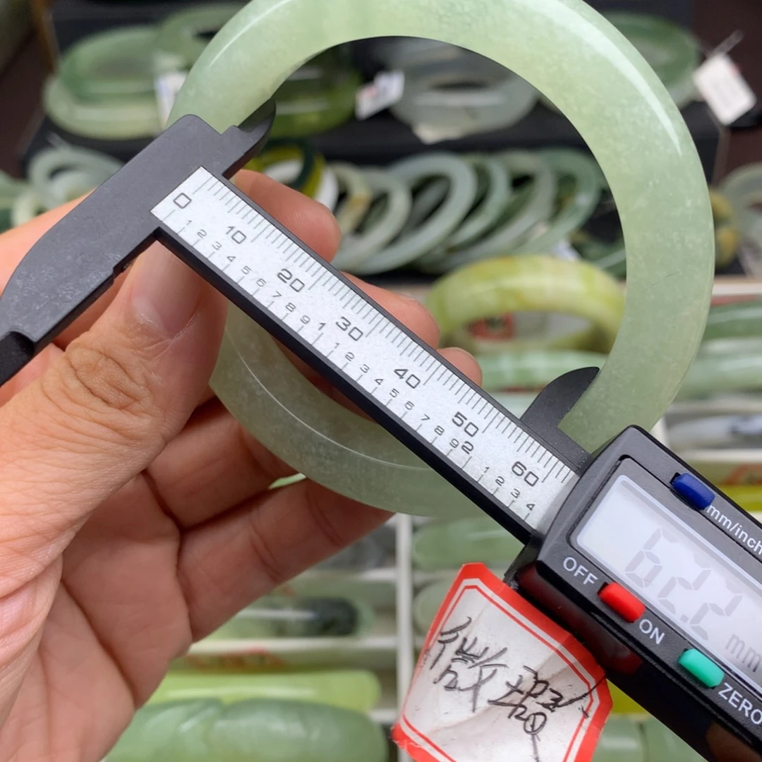 蛇纹石玉未镶嵌手镯486