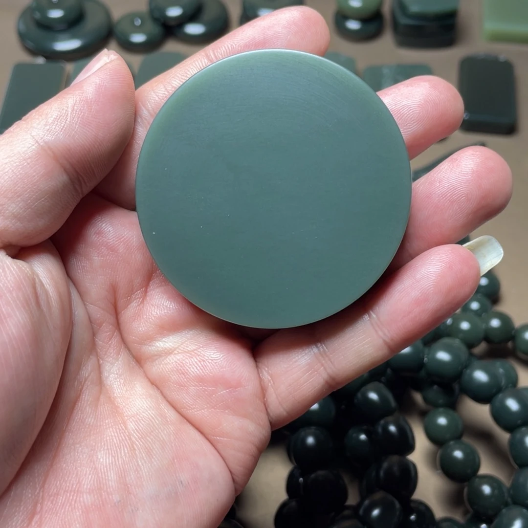 和田玉颈饰未镶嵌笑*哈