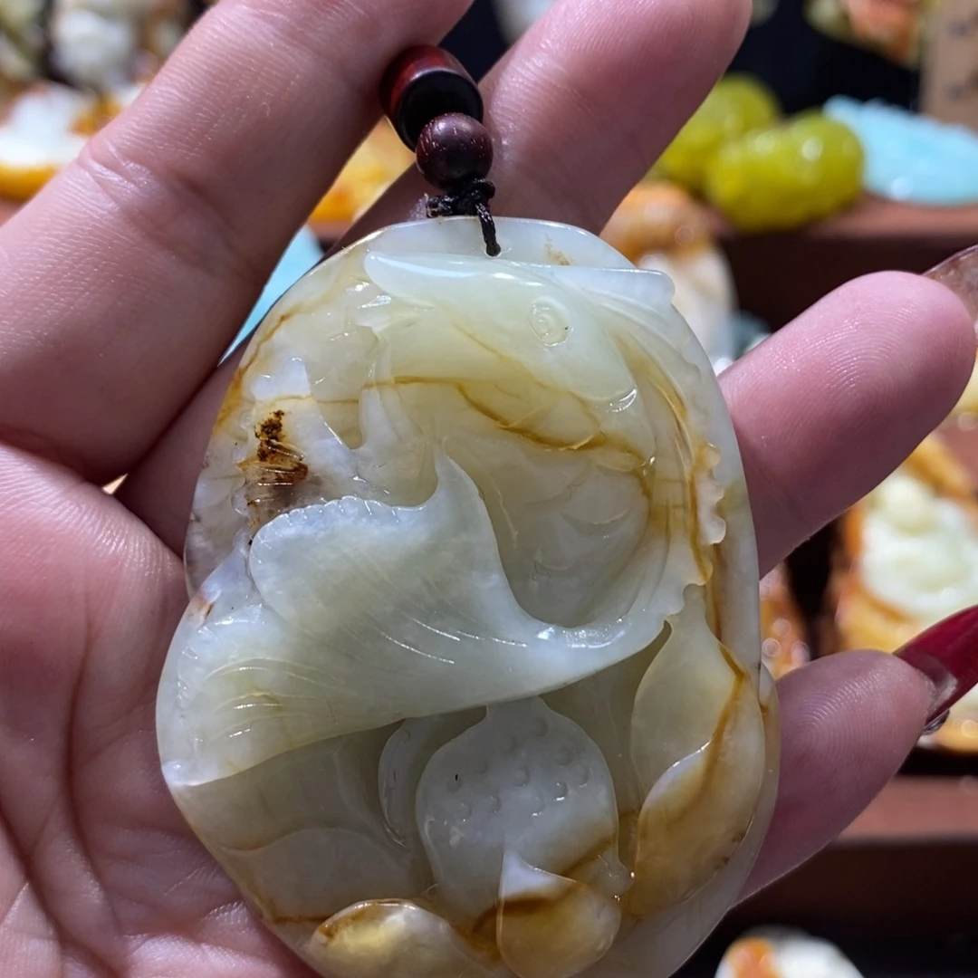 蛇纹石玉颈饰未镶嵌