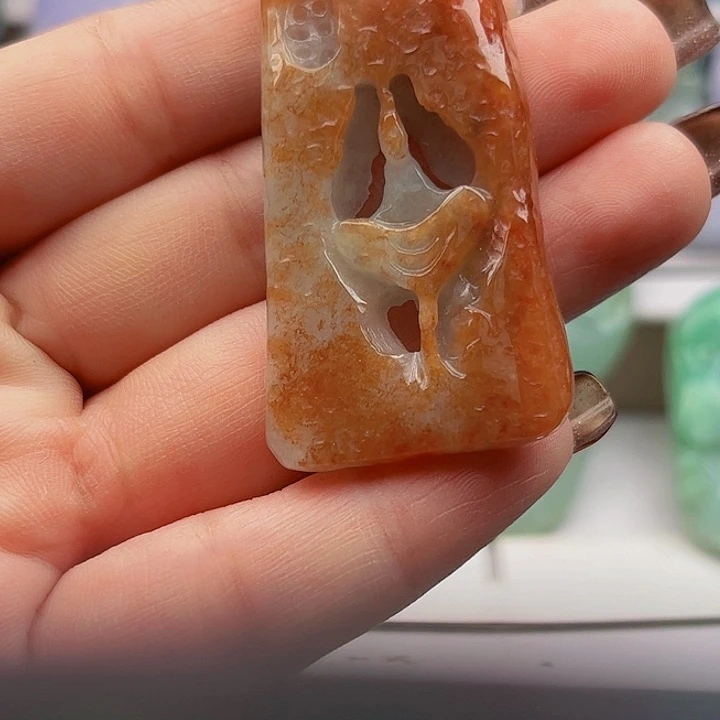 翡翠未镶嵌颈饰挂件