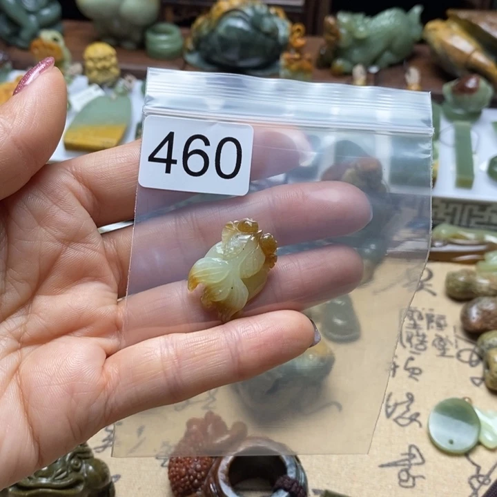 透闪石质玉未镶嵌把件四**子
