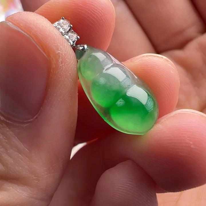 颈饰18K金镶嵌翡翠Y福豆