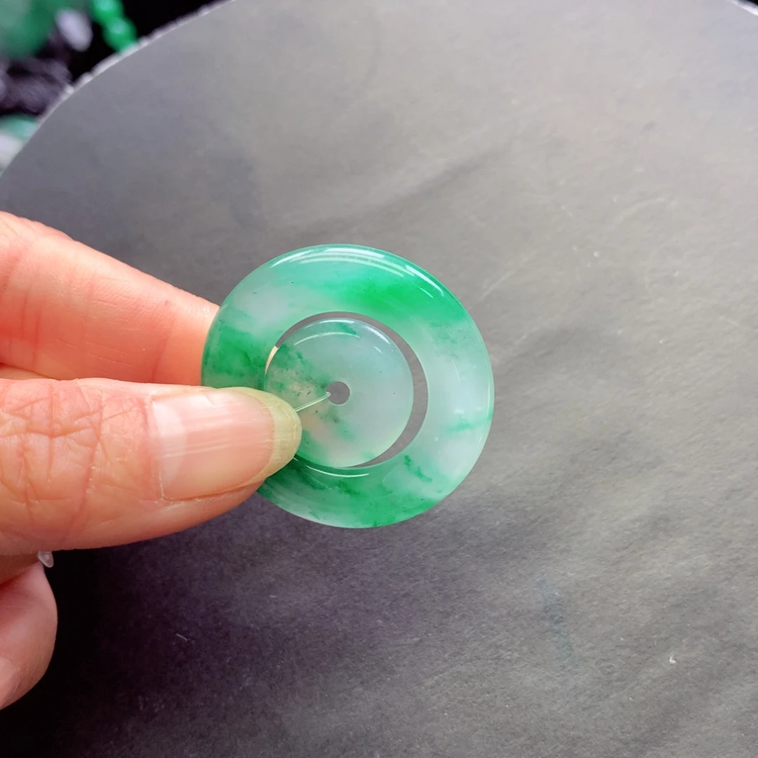 石英质玉未镶嵌颈饰