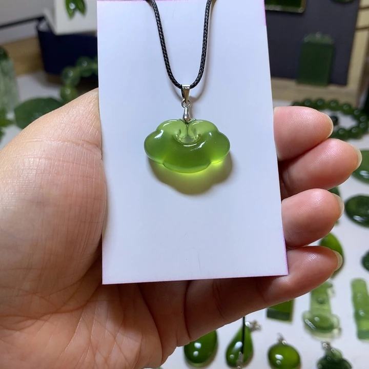 岫玉未镶嵌颈饰吊坠