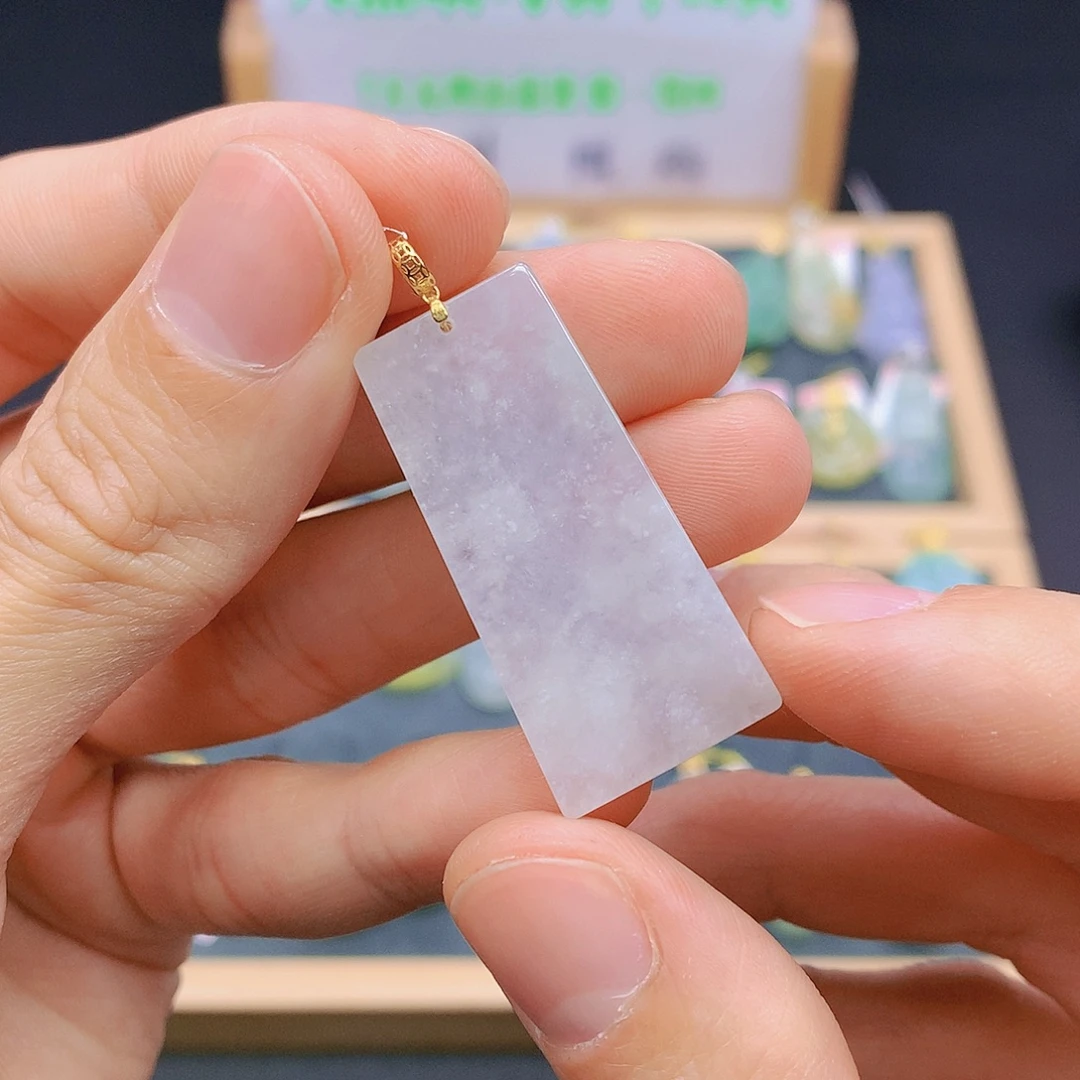 翡翠18K金镶嵌颈饰翡翠